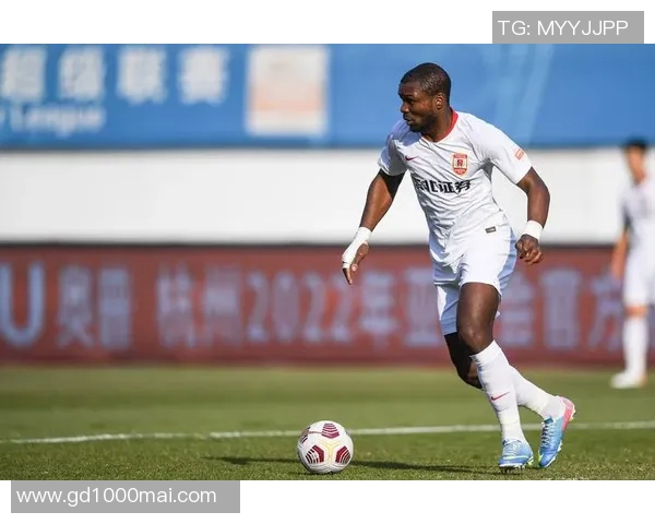 足球明星奥普斯托的传奇之路与辉煌成就揭秘