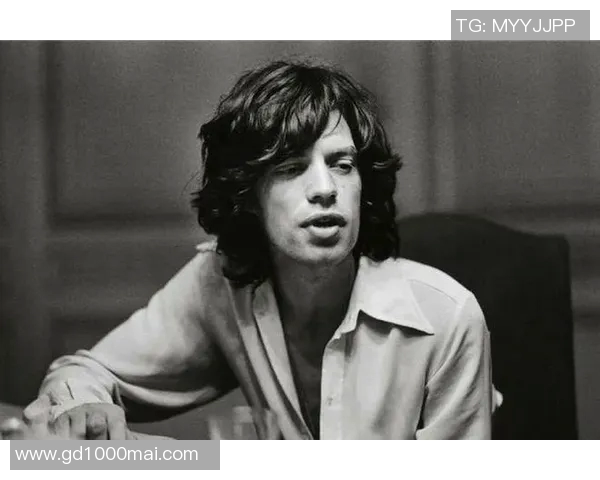 足球明星圈的纷争与丑闻揭示了光鲜背后的复杂人性与利益关系