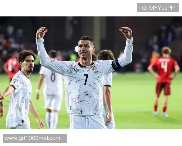 足球明星最新动态揭秘：转会传闻与赛季表现引发球迷热议